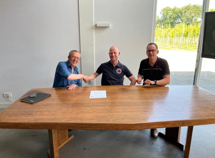 81529692 42e3 4095 b0dd 0688878805b2