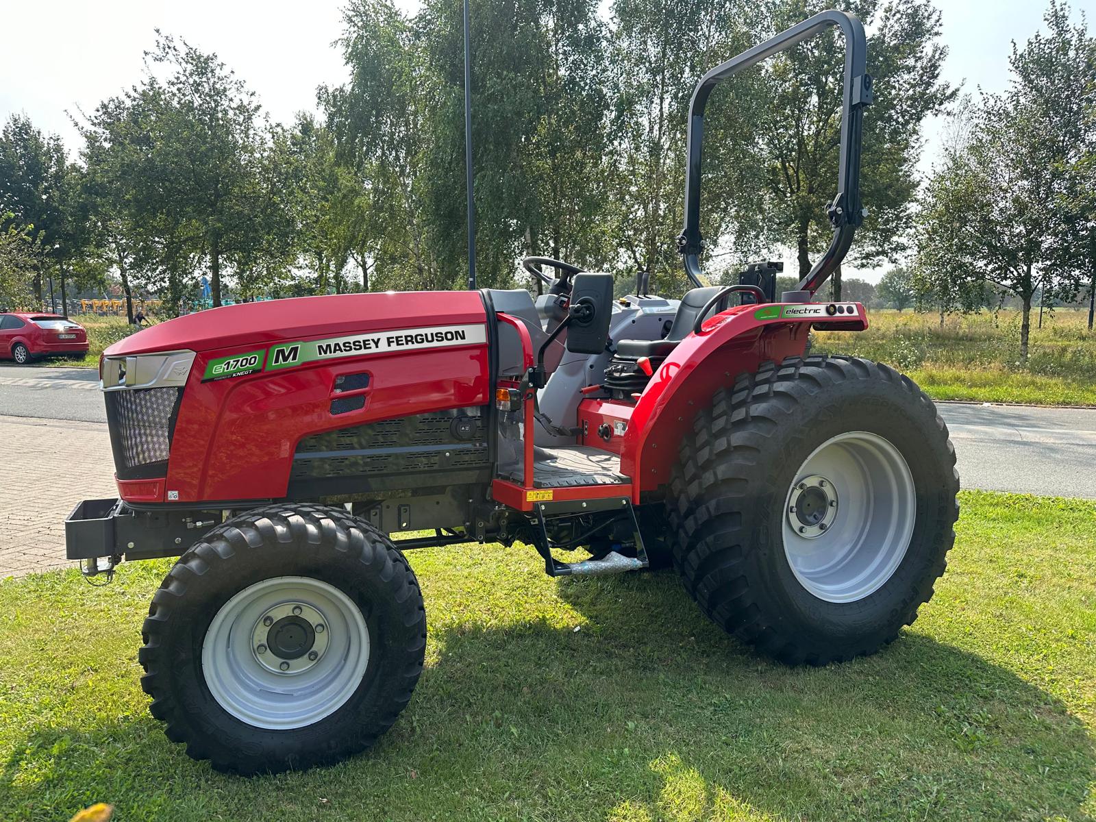 Massey e1700 Powered by Knegt